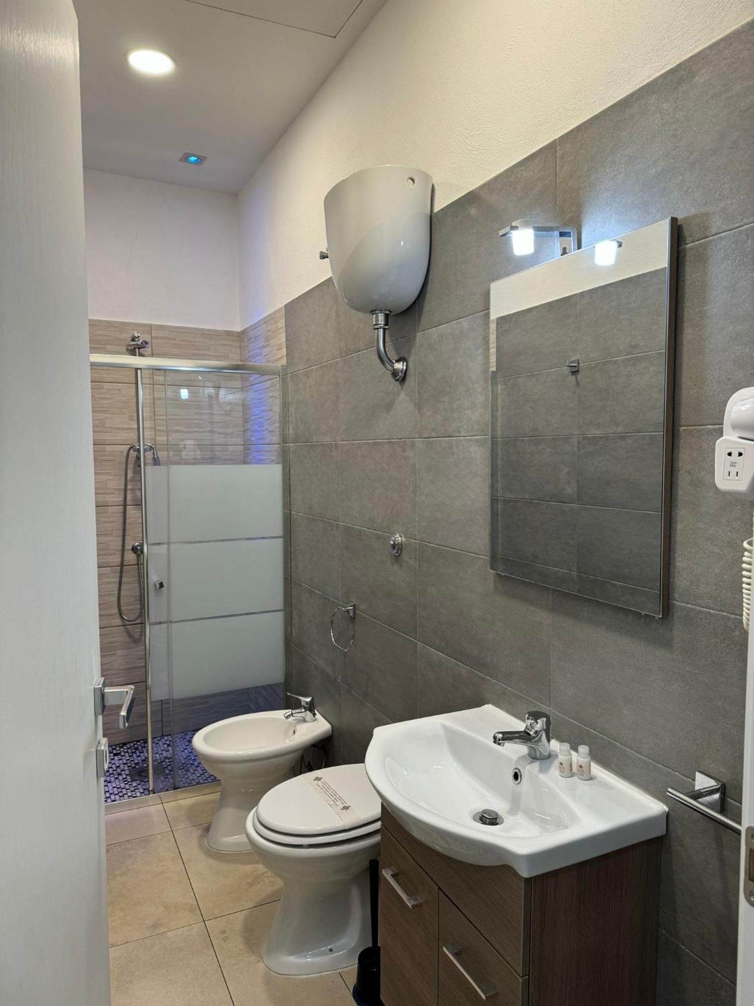 Toledo Terminal Center Apartment Naples Luaran gambar